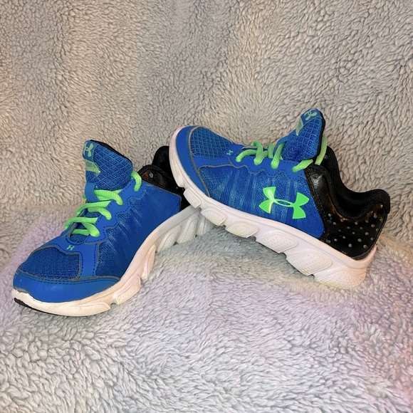 Youth Under Armour Shoes - Picture 2 of 3